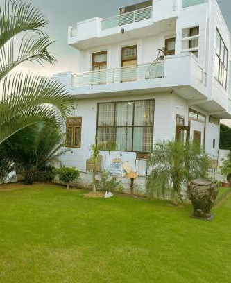 Jaipur District Casa | Farm house with Pool Garden Rooftop Near Kanota Dam
