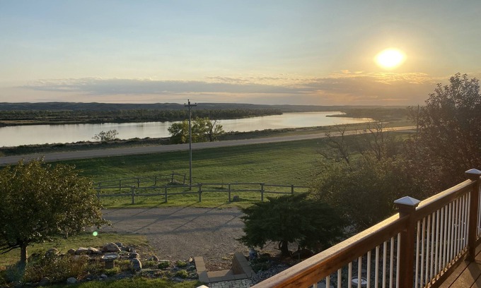 Pierre Casa | Farm Island Missouri River Views
