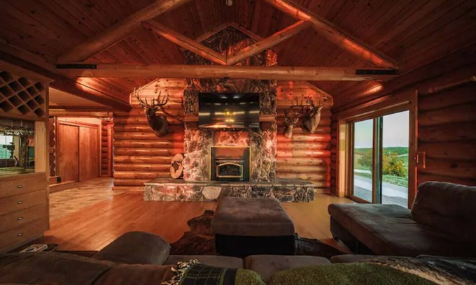 Central Valley Cabina | Farm Stay at the Bell-Zwart Lodge