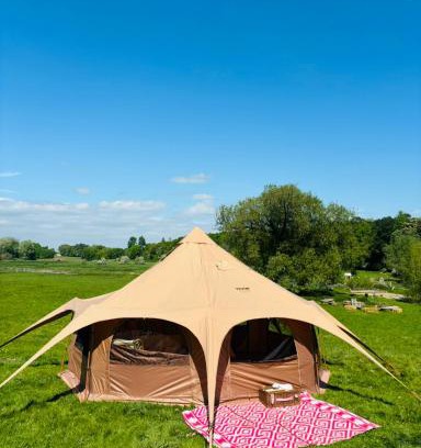 Hertford Otro | Farm stay belltent activities