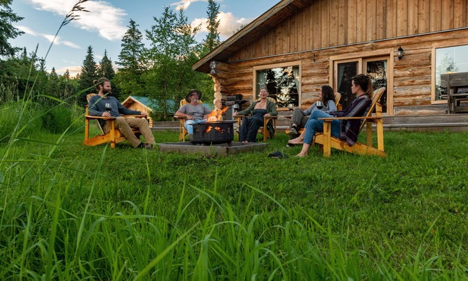 Canim Lake Cabina | Farm Stay in Bear Cabin at beautiful Kayanara - NEW