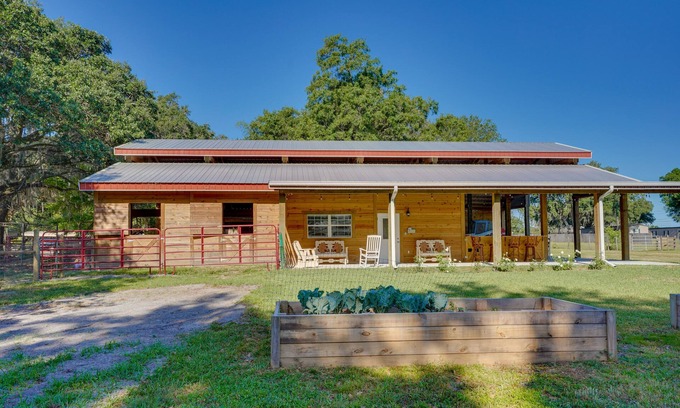Lakeland Apartamento | Farm Stay: Modern Barndominium in Lakeland!