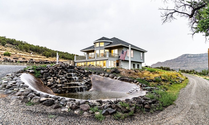 Mesa Cama Y Desayuno | Farm Sustainable Lodge in Molina The Waterfall