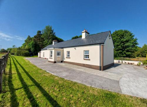 Frenchpark Casa | Farm View Cottage Castlerea by Trident Holiday Homes