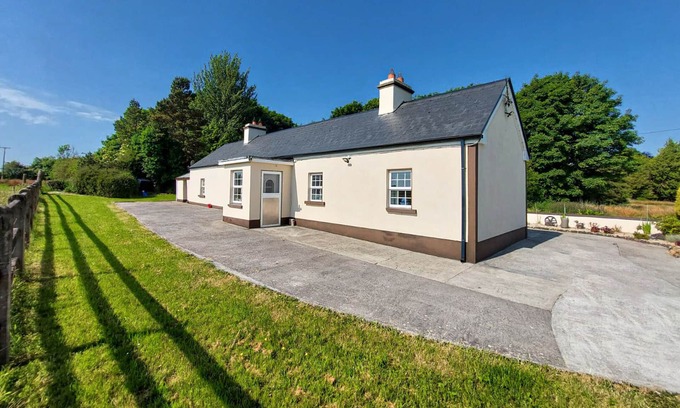Frenchpark Casa | Farm View Cottage Castlerea