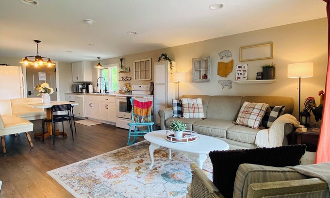 Fredericktown Otro | Farm View Suite