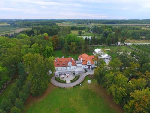 Tarczyn Cama Y Desayuno | Farma Many B&B, noclegi Suntago & DeepSpot