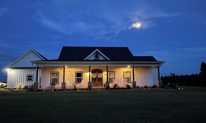 Jack Apartamento | Farmcharm- Cozy, Comfortable, Close