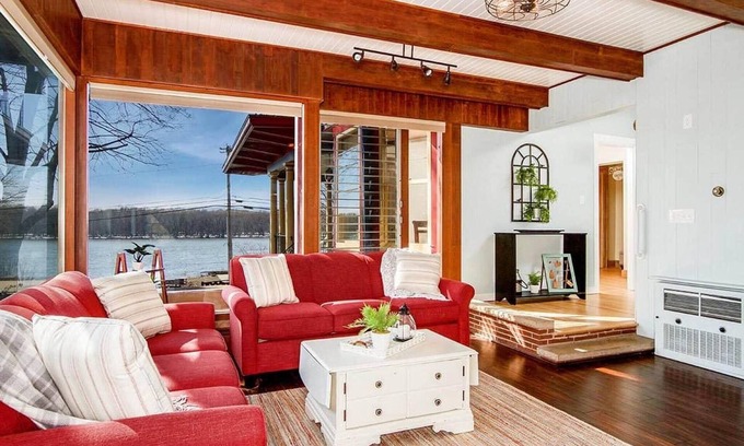 Fountain City Casa | Farmhouse Apartment - River Road Historic Home