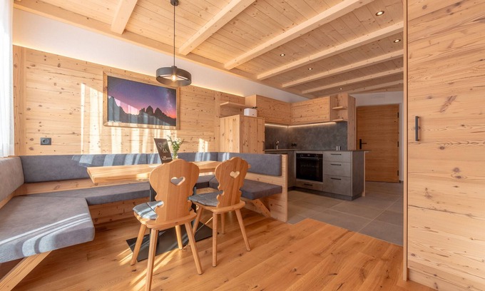 Villabassa Otro | Casa rural 'Apt Aurora' con vistas a la montaña, jardín compartido y Wi-Fi