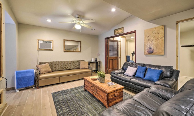 Tower Heights Apartamento | Farmhouse Apt on Route 66 - 12 Miles to Downtown