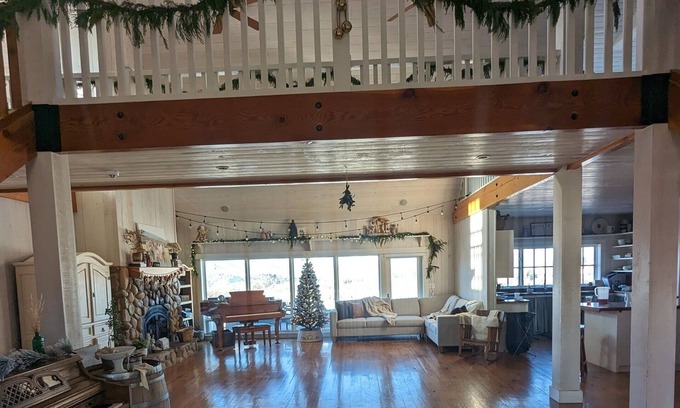 Park City Otro | Farmhouse BIG Venue family reunion opt hands on animal experience, ParkCity area