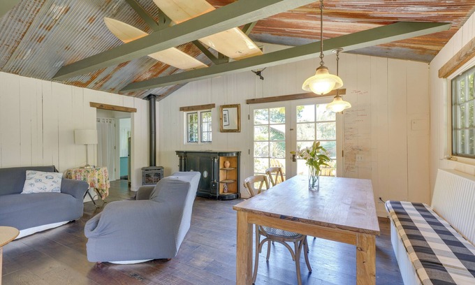 Carpinteria Cabaña | Farmhouse-Chic Carpinteria Cottage w/ Pool Access