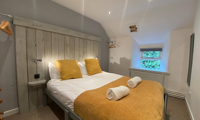 Bryn-crug Cabaña | Farmhouse & Cottage - sleeps 10 guests in 5 bedrooms