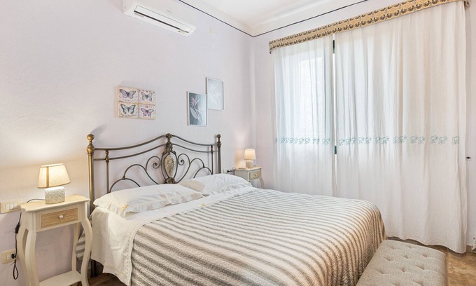 Genoni Otro | Casa rural 'Cuaddus E Tellas- Habitación 1' con jardín compartido, Wi-Fi y aire acondicionado.