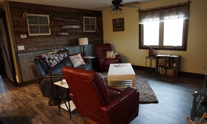 Kearney Casa | Estilo de granja cerca de la ciudad