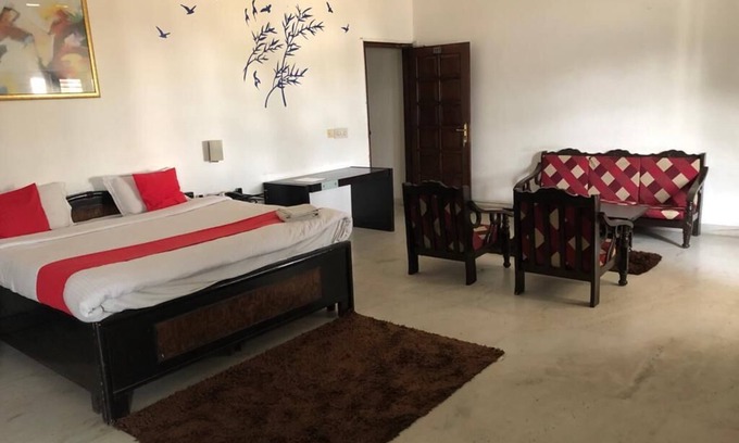 New Delhi Otro | Cortijo para fiestas y eventos - Lush Green Lawns