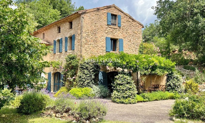 Grambois Otro | Farmhouse for rent South Luberon, in a bucolic setting