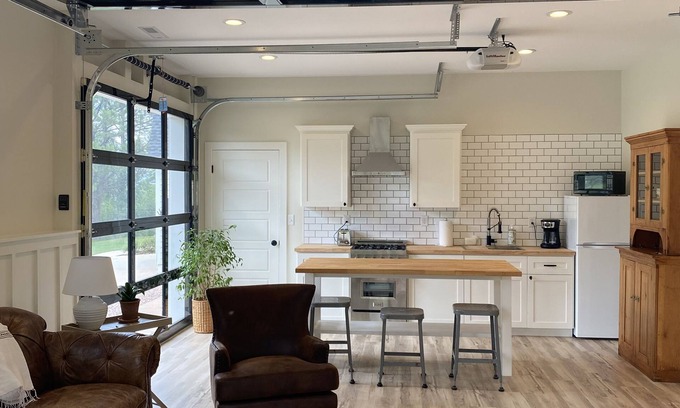 Rapid City Casa | Farmhouse Guesthouse