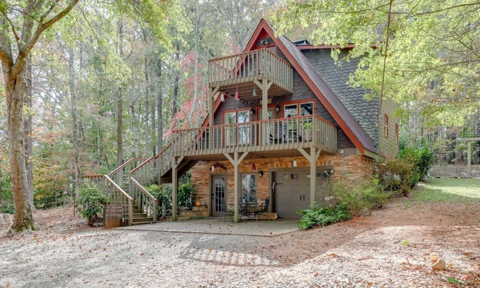 Gainesville Cabina | Farmhouse in a Peaceful Paradise with Huge Hot tub