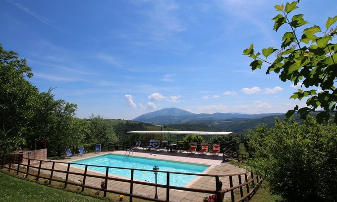 Apecchio Otro | Casa rural en Apecchio con piscina y spa