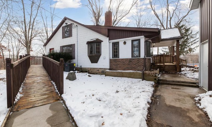 East Leroy Casa | Farmhouse in Battle Creek whit hub tube