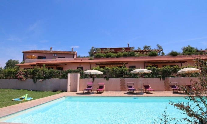 Montalto di Castro Casa | Farmhouse in Montalto near Sandy Beaches