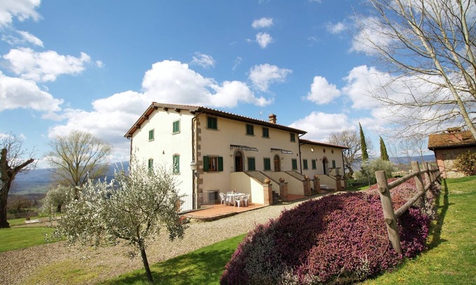 Poppi Apartamento | Casa rural en Poppi con piscina y vistas