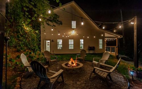 Gatlinburg Villa | Farmhouse in the Burg