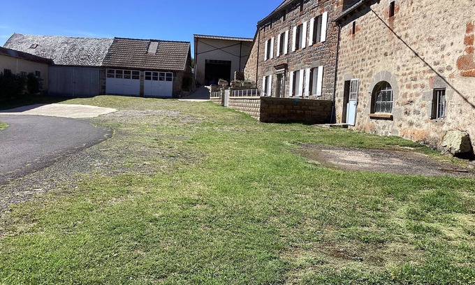 Valuejols Casa | Farmhouse in the Cantal in Haute Planèze