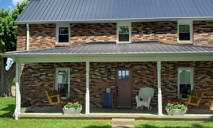 Nancy Casa | Farmhouse in the Lake Cumberland area