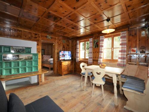 Tobadill Apartamento | Farmhouse in Tobadill with Mountain Views