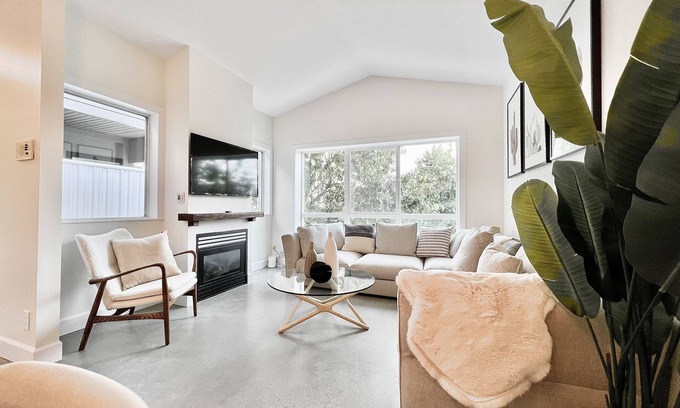 Langley Casa | Farmhouse inspired townhome in downtown langley