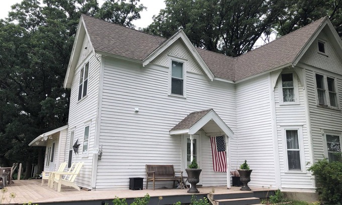 Hope Otro | Farmhouse just beyond Hope, MN