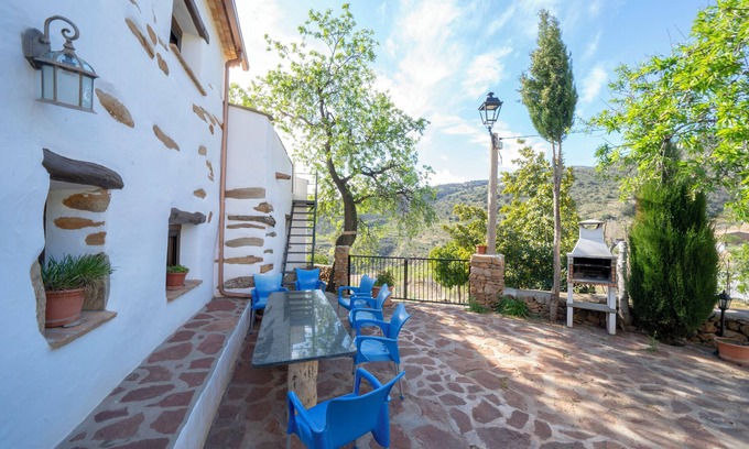 Laroya Otro | casa familiar con granja la curiosa