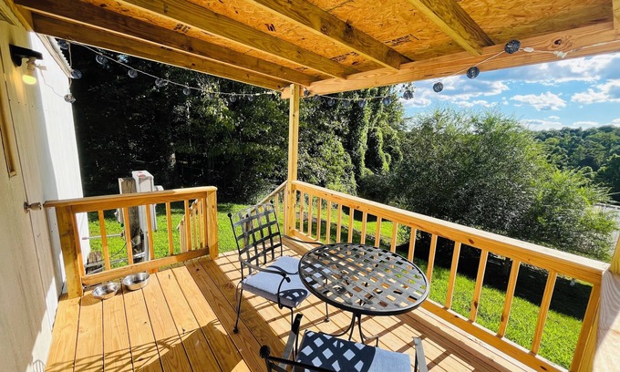 Dayton Casa | Farmhouse mobile home with Wi-Fi, AC in lovely Dayton