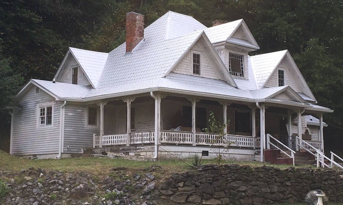 Lake Lure Otro | Lake Lure area farmhouse, mtn stream, 63 acres de bosques, 21 min del lago Lu