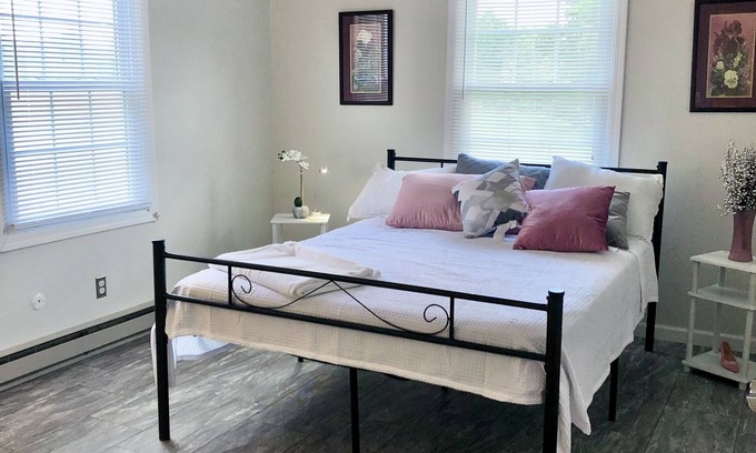 Bloomington Otro | Farmhouse near IU