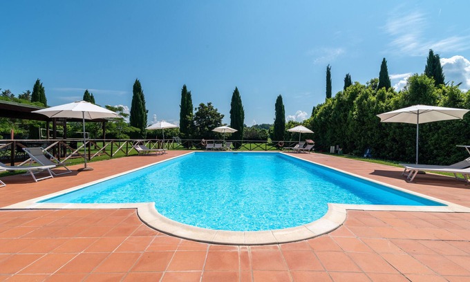 Laterina Otro | Granja "Officina" con piscina compartida, terraza privada y Wi-Fi