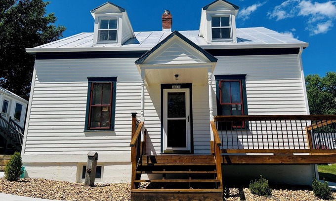 Hermann Casa | Farmhouse on 6th St