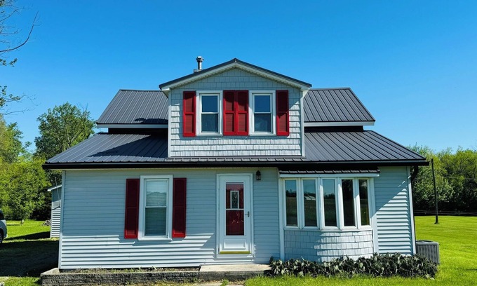 Celina Otro | Farmhouse on Green