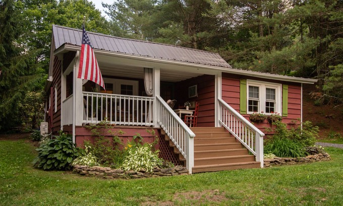 Laurel Springs Otro | Farmhouse on Little Peak Creek Farm!
