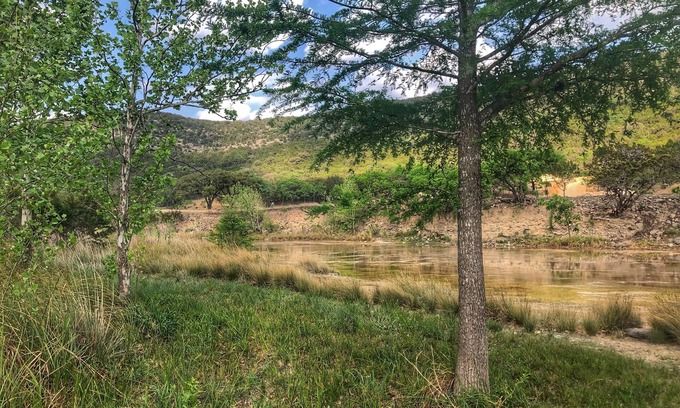 Vanderpool Otro | FarmHouse on the Creek near Parks & Winery