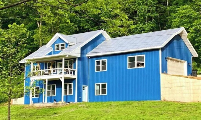 Hickman Otro | Farmhouse, Pickleball Court, Bamboo Maze, and Creek Stomping on 27 Acres