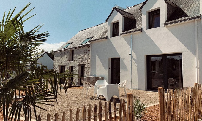 Penestin Casa | Farmhouse renovated into charming 2-person apartment, close to beaches.