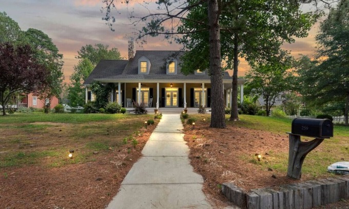 New Hill Apartamento | Farmhouse Retreat-Event Venue