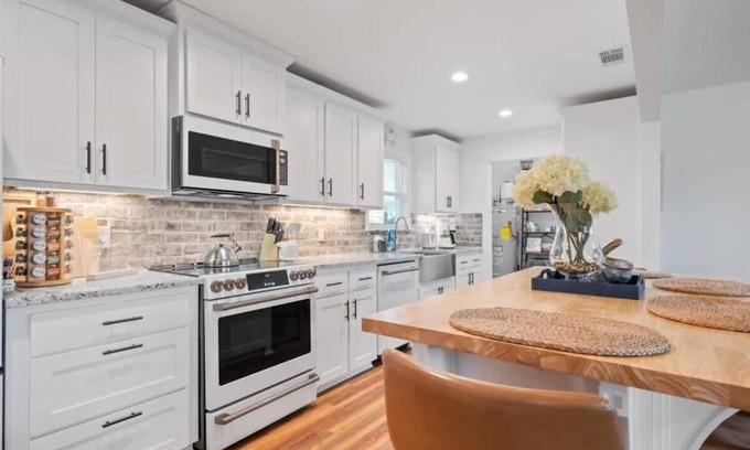 Richmond Hill Casa | Farmhouse Retreat near Savannah