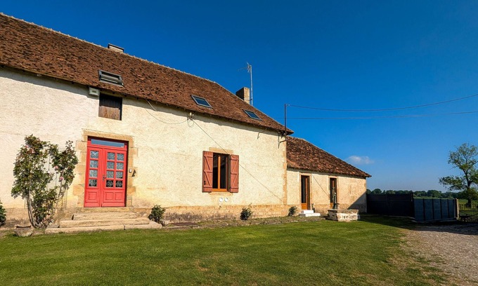 Cluis Cabaña | Casa Rural en una Finca: Animales, Naturaleza y Confort en Berry