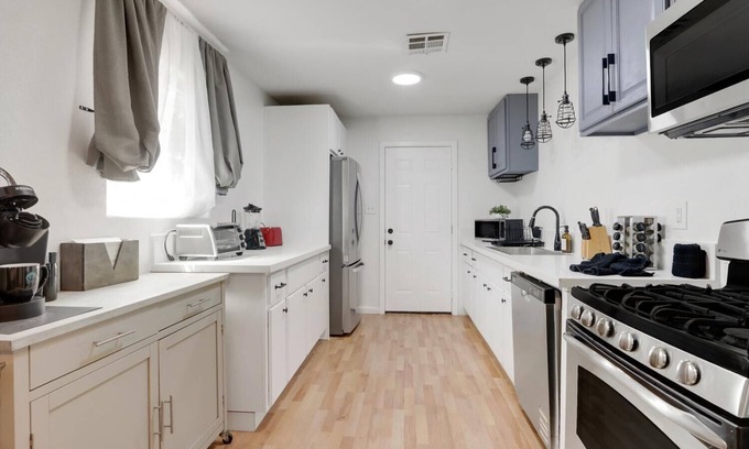 Southeastern Sacramento Casa | đ€Farmhouse Sale BBQ Backyard SwingSet Pets TVđ€