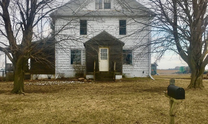 Viroqua Otro | Farmhouse stay the Driftless way 3 mi from VRQ: walking trails, yoga room, views